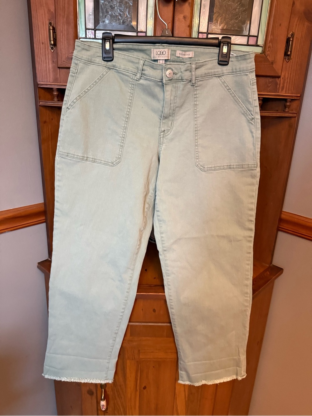 LOGO by Lori Goldstein Sage Green Boyfriend Crop Pants Fray Hem 12P